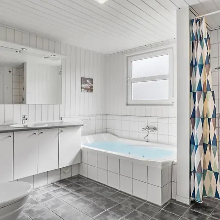 4 Bedroom Beautiful In Juelsminde 度假居 Sonderby (Midtjylland)