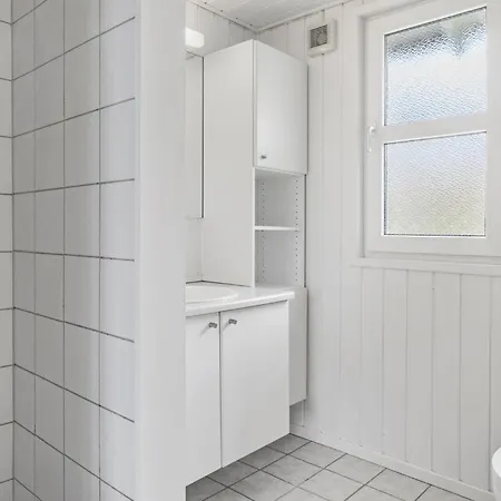 4 Bedroom Beautiful In Juelsminde