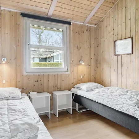 4 Bedroom Beautiful In Juelsminde * Sonderby (Midtjylland)