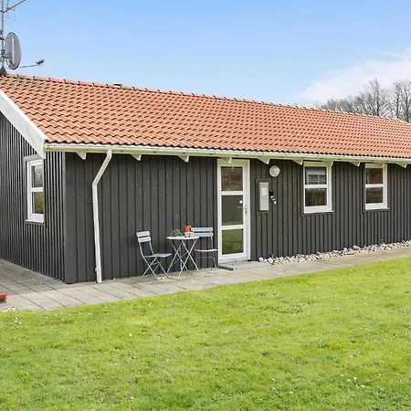 4 Bedroom Beautiful In Juelsminde Sonderby (Midtjylland)