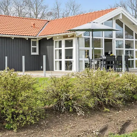 4 Bedroom Beautiful In Juelsminde *